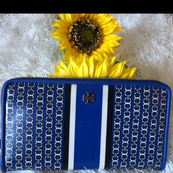 Tory Burch Handbags - 💙NEW TORY BURCH WALLET💙